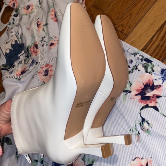 Lulu’s White Booties - Picture 6 of 10